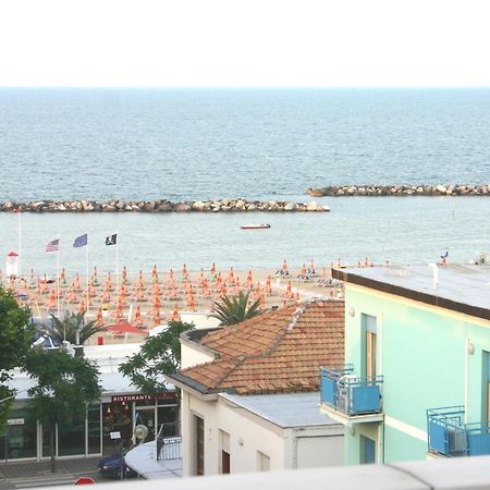 Hotel Ribot Rímini Exterior foto