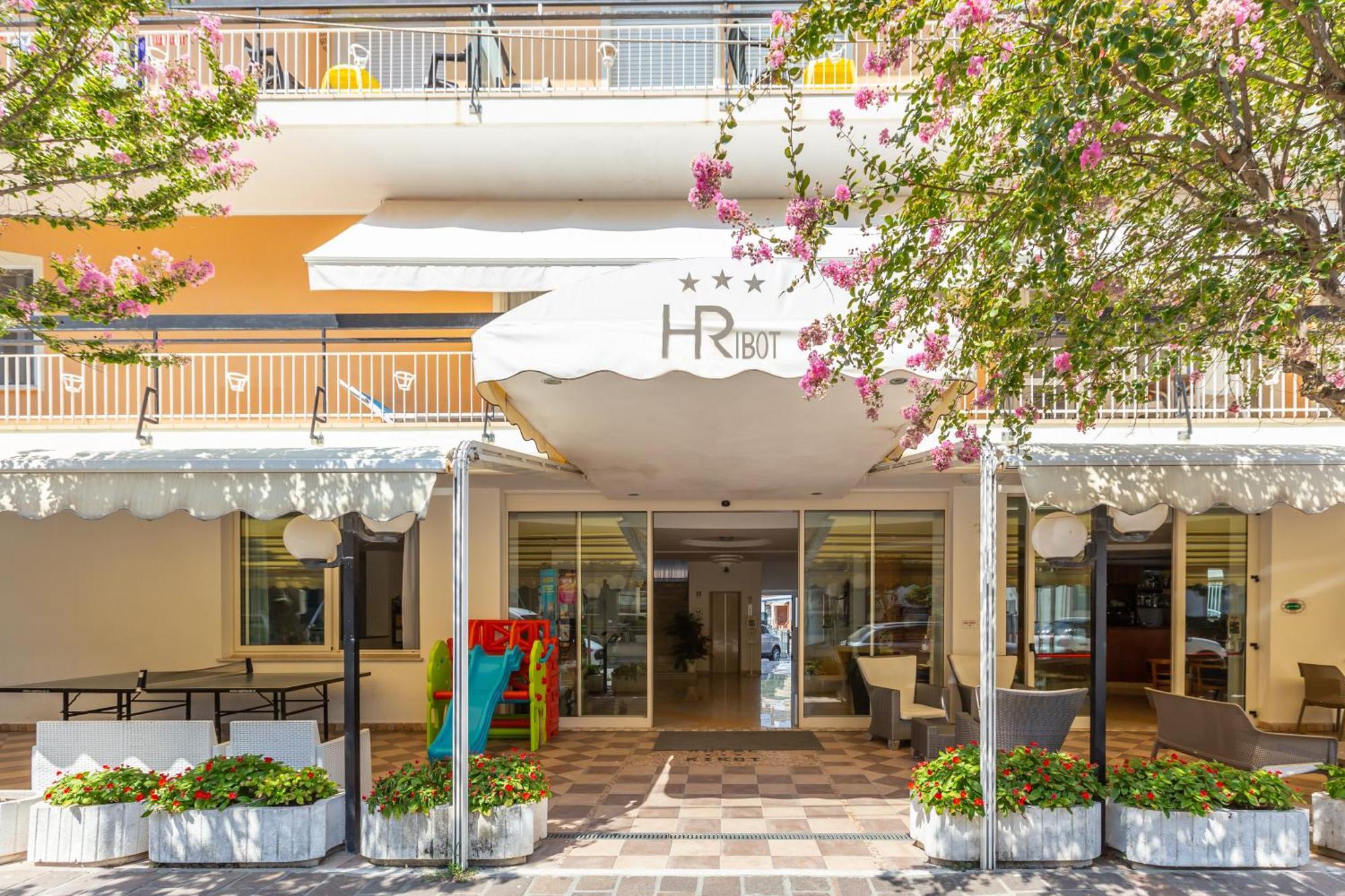 Hotel Ribot Rímini Exterior foto