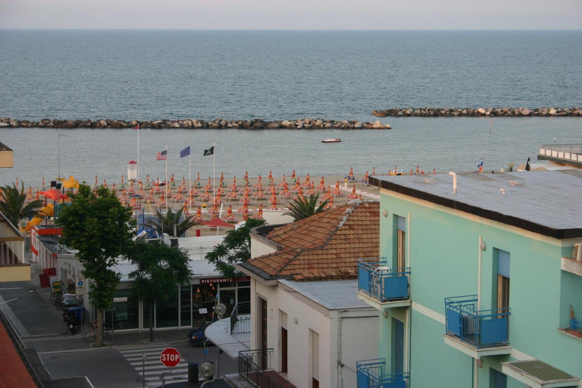 Hotel Ribot Rímini Exterior foto