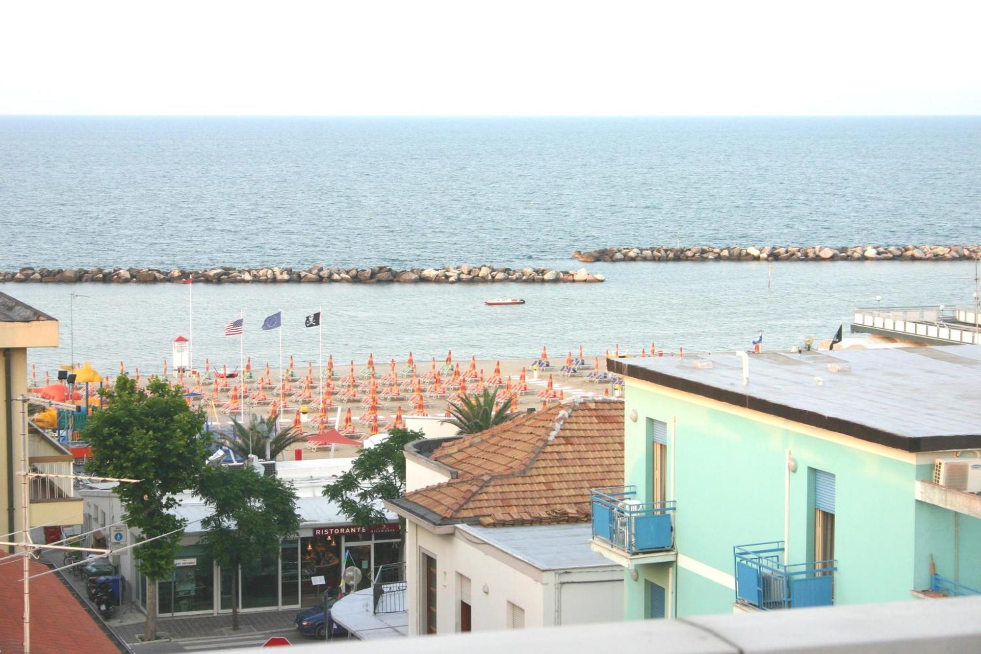 Hotel Ribot Rímini Exterior foto